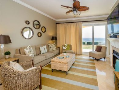 Santa Rosa Beach Vacation Condo Sleeps Ten Guests.